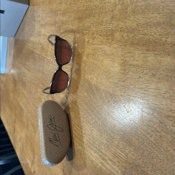 Maui Jim Elegant Brown Sunglasses with Case New Maui Jim Hard Brown Sunglasses Case Glasses Zippered  main image 3